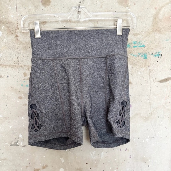 Lululemon Tied To It Bike Short 3.5" - Picture 2 of 4